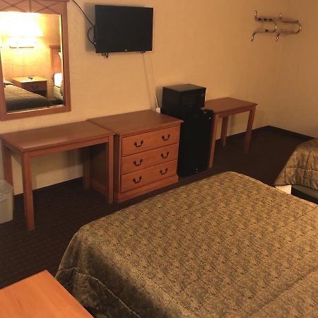Deluxe Inn Лотон Экстерьер фото