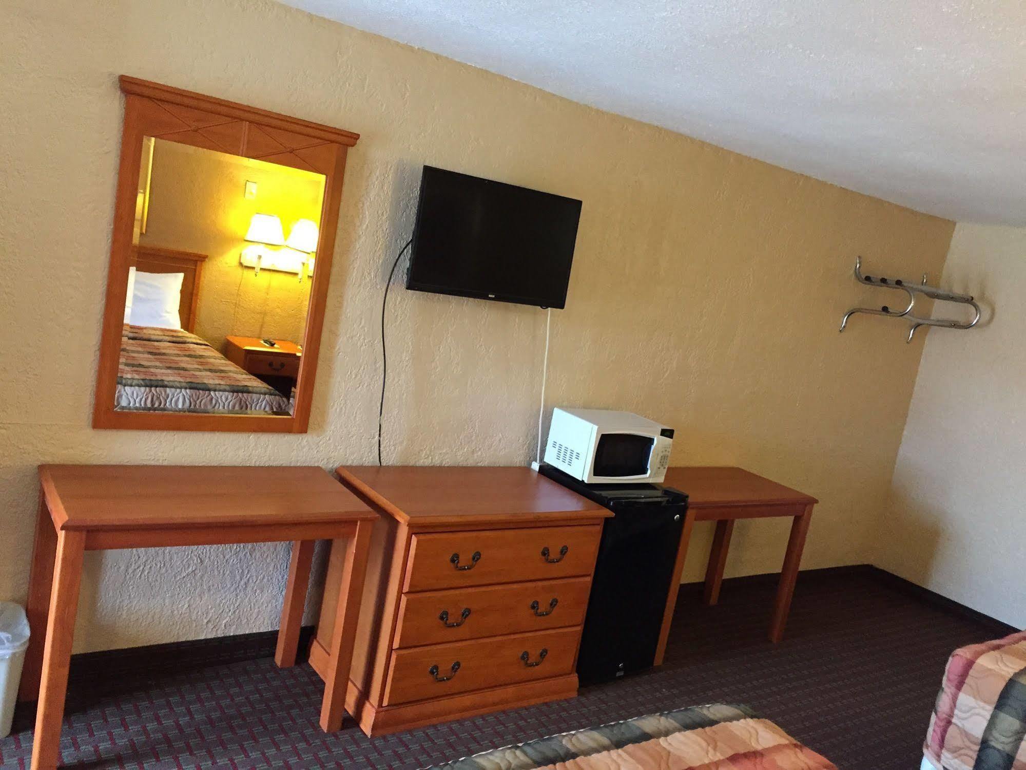 Deluxe Inn Лотон Экстерьер фото